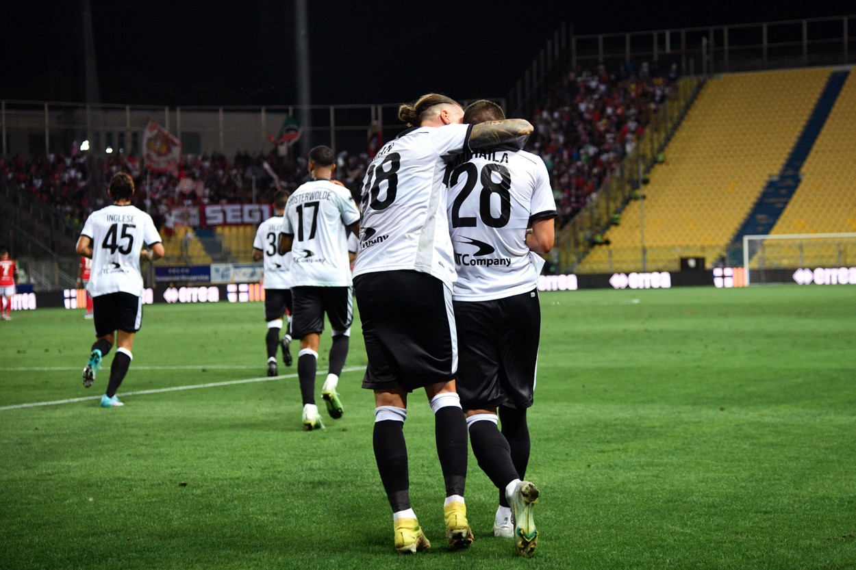 Dennis Man ar putea semna, totuși, cu un club important! Italienii dezvăluie la ce echipă l-ar putea vinde Parma