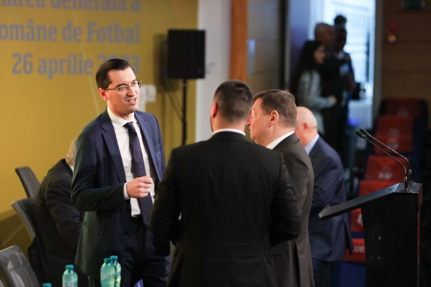 Decizia FRF impusă de Răzvan Burleanu aruncă în aer organigramele cluburilor din Superliga: FCSB are un nume-surpriză! Lista grupărilor care dețin funcția de director sportiv cuprinde doar jumătate dintre echipe. SPECIAL