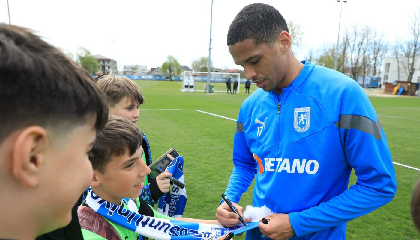 Vizita-surpriză la antrenamentul Universității Craiova înaintea derby-ului cu Rapid! | FOTO