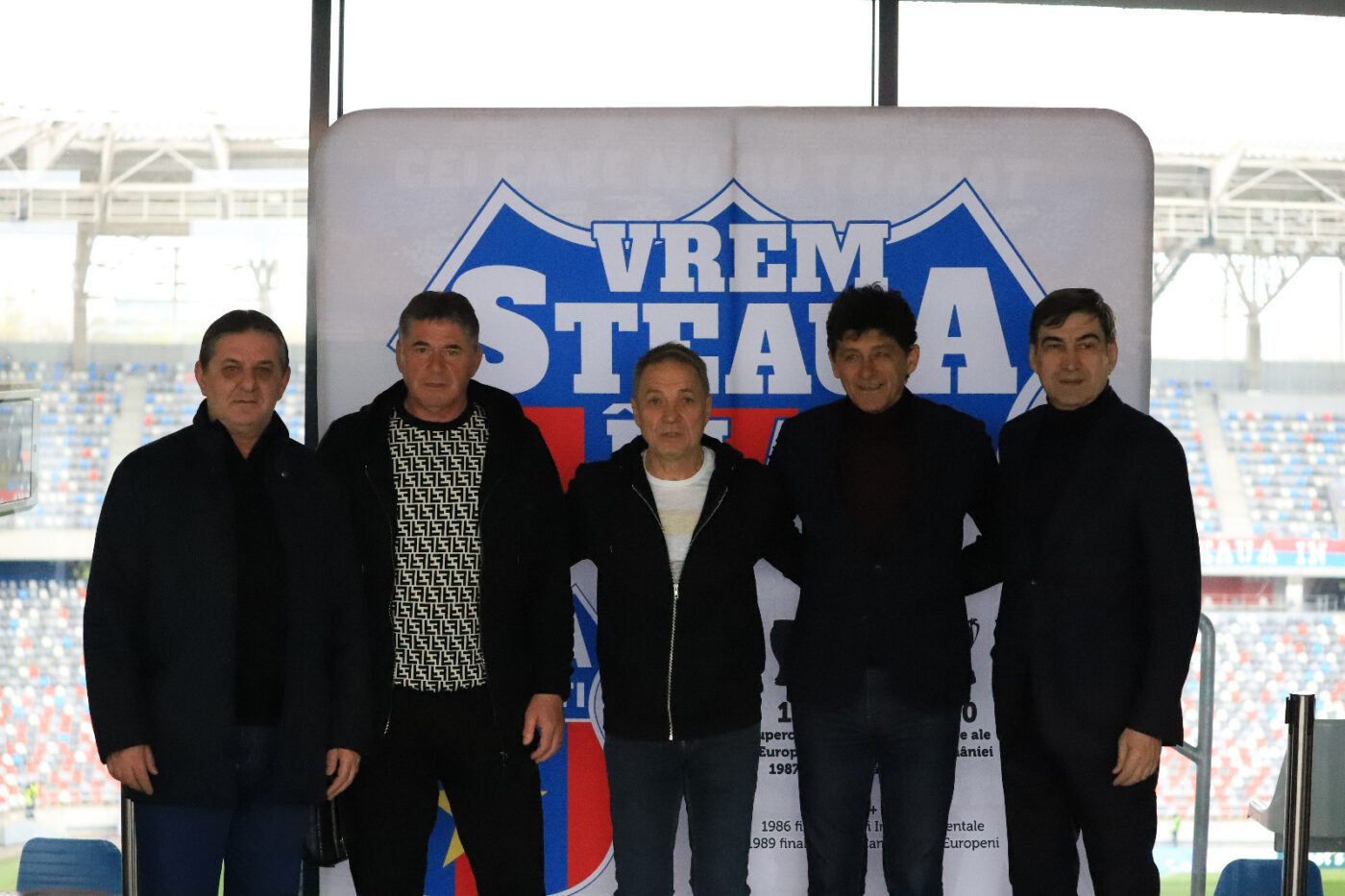 Motivul strategic pentru care gloriile Stelei au fost prezente, în număr mare, la meciul cu Iașiul. Întâlnire de taină pentru viitorul clubului. Au mai participat oameni din mediul politic și de afaceri, președintele și secretarul de stat. „Există interes pentru Steaua” | FOTO EXCLUSIV