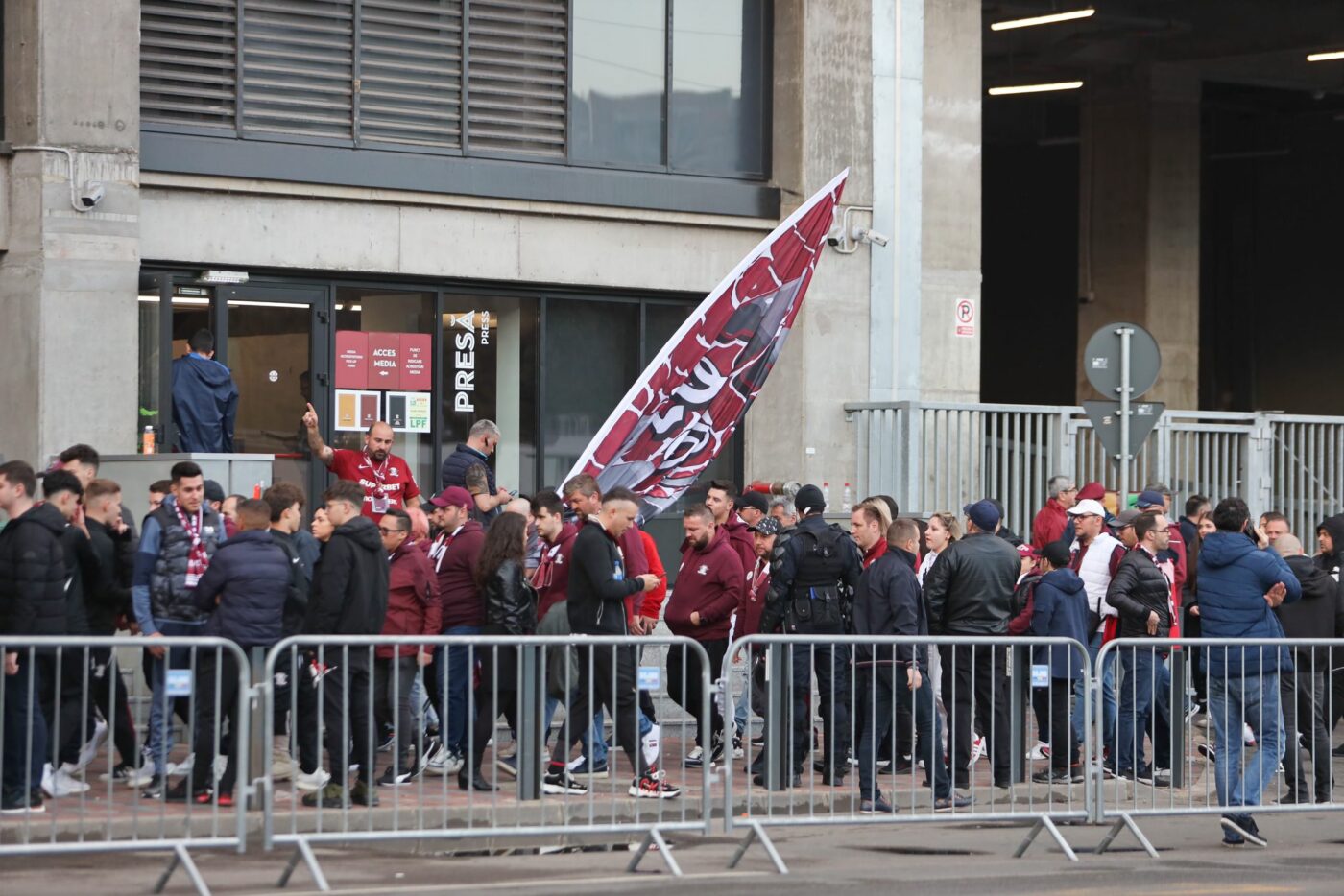 Veste proastă pentru fanii Rapidului în finalul sezonului! Clubul a fost sancționat după incidentele de la meciurile cu FCSB și CFR Cluj