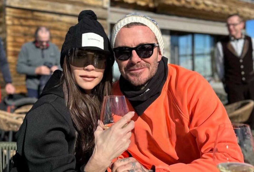 „Să-l sărbătorim cu toții pe David Beckham!” Imaginea postată de Victoria Beckham cu soțul ei cu ocazia împlinirii a 48 de ani a stârnit furori. Cum apare fostul fotbalist de la Manchester United