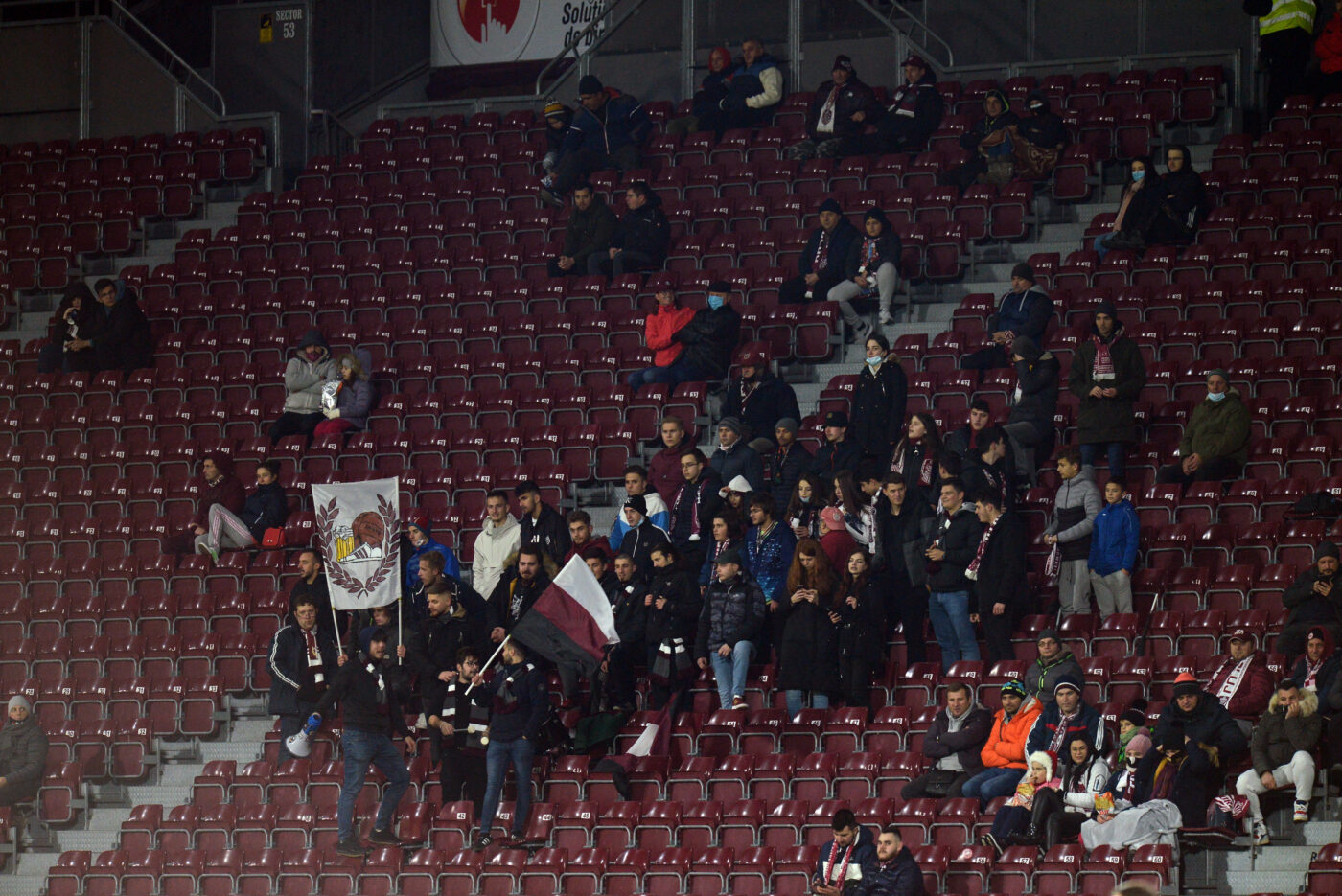 Campioanele României, cei mai puțini suporteri din Europa fotbalului care contează! De 7 ani, sub 10.000 de fani se bucură pe stadion de sezonul titlului: continuăm tradiția cu Farul sau CFR Cluj? | ANALIZĂ