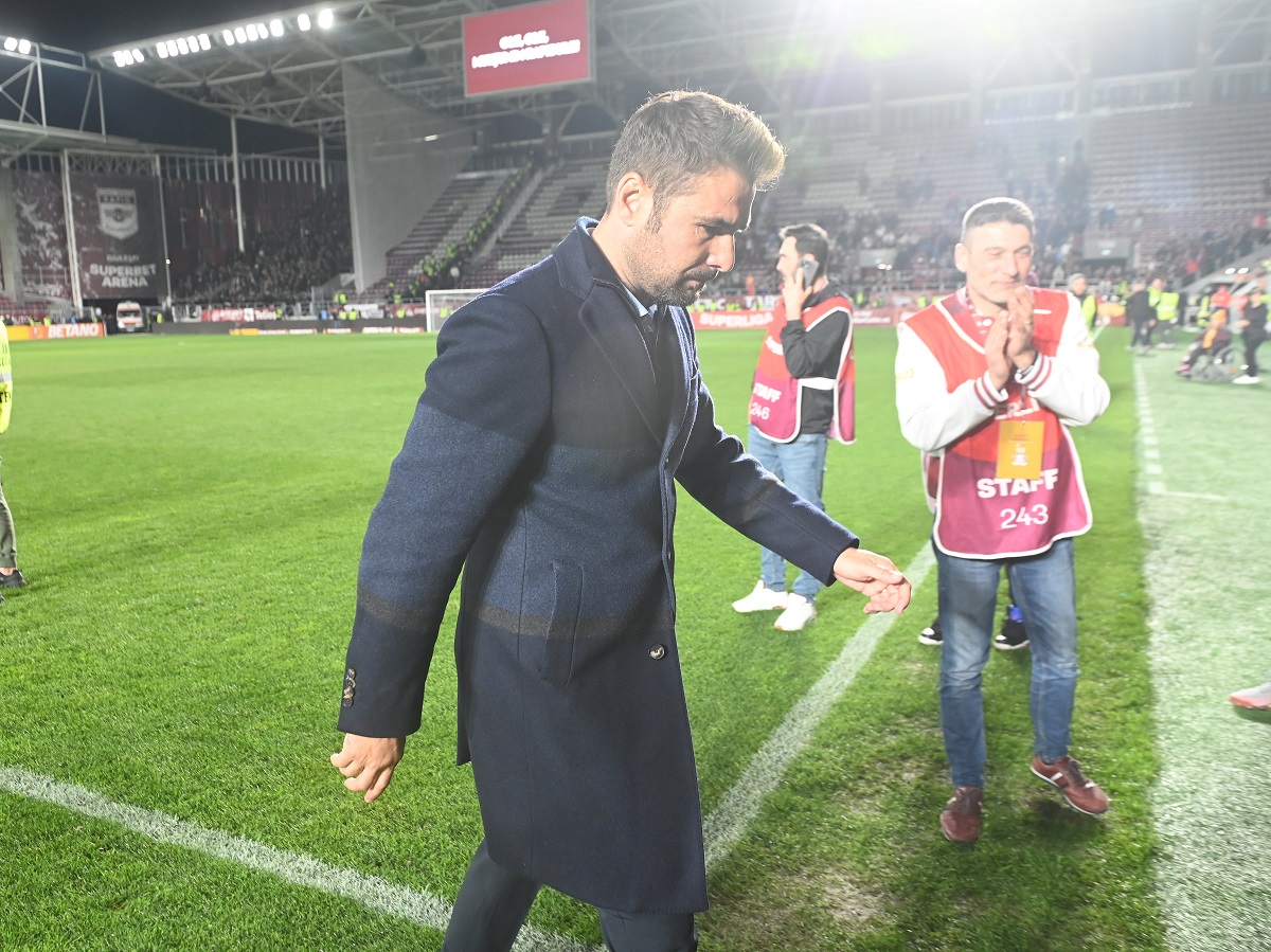 Adrian Mutu i-a luat apărarea lui Elias Charalambous înainte de FCSB – Rapid: „Tu ai lucra gratis?”. „Briliantul” a părăsit abrupt conferința de presă