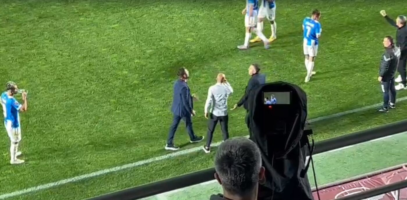 Adrian Mutu și-a ieșit din fire în timpul meciului Rapid – Universitatea Craiova și s-a dus glonț la Eugen Neagoe! Ce i-a reproșat omologului său | VIDEO