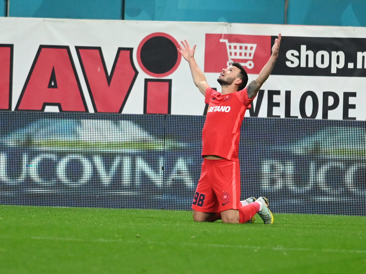 Votează cele mai bune extreme FCSB! Tu faci echipa ideală aici! 15