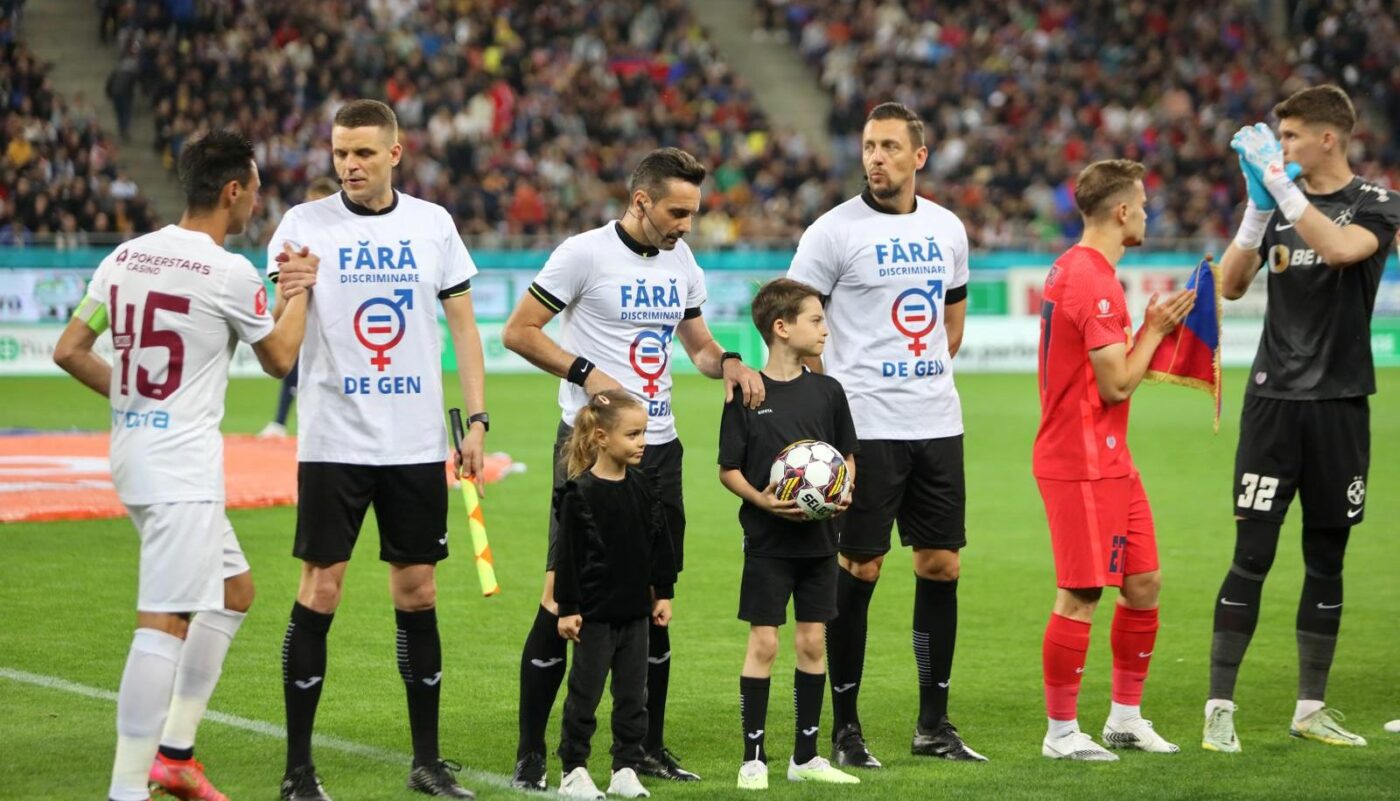 Arbitrii au protestat împotriva lui Gigi Becali la meciul FCSB – CFR Cluj chiar sub ochii patronului roș-albaștrilor | FOTO