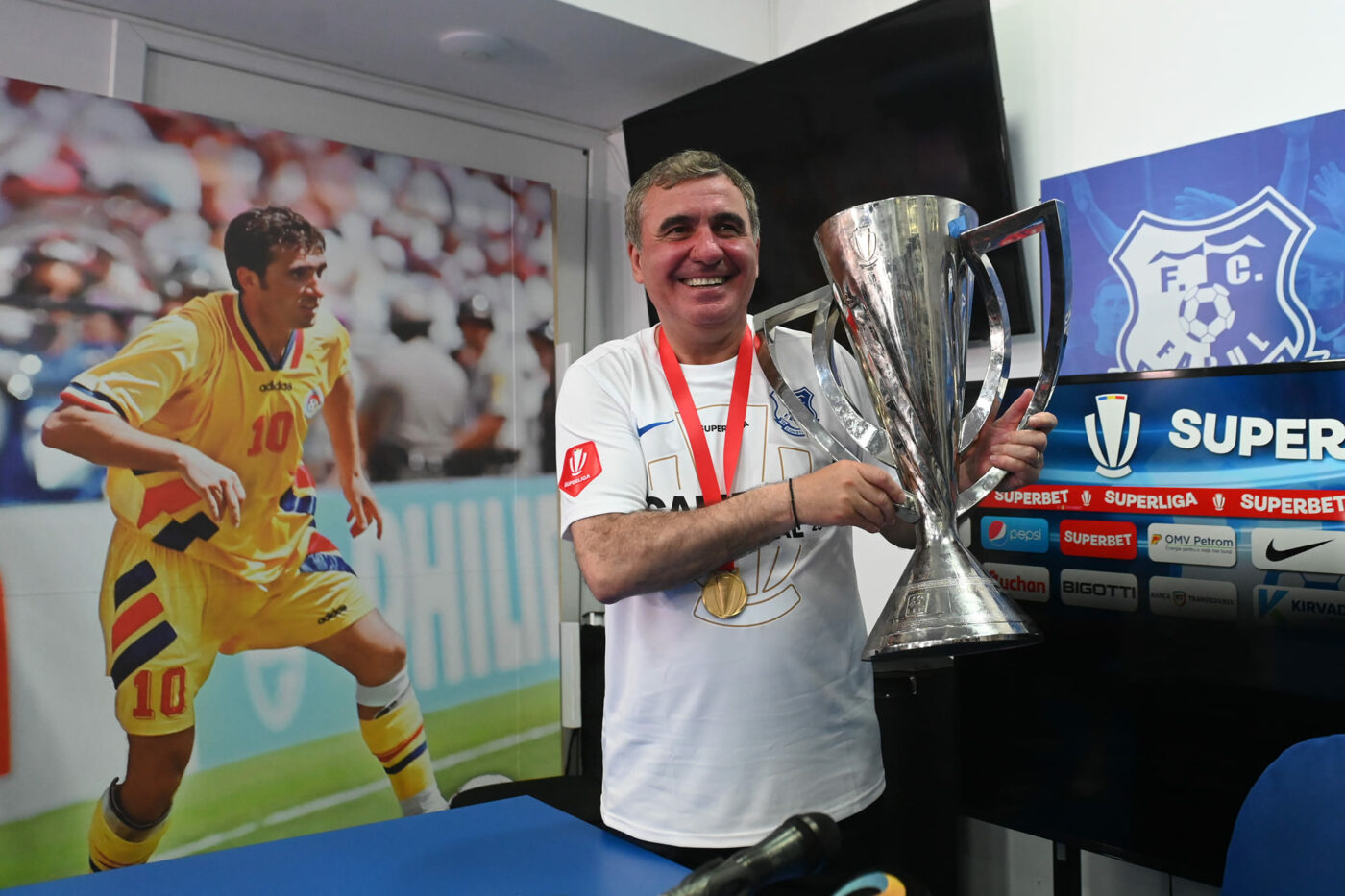 Fostul coechipier din Generația de Aur știe cum a reușit Gică Hagi să ia titlul cu Farul: „Aici s-a făcut diferența!” | VIDEO EXCLUSIV ProSport Live