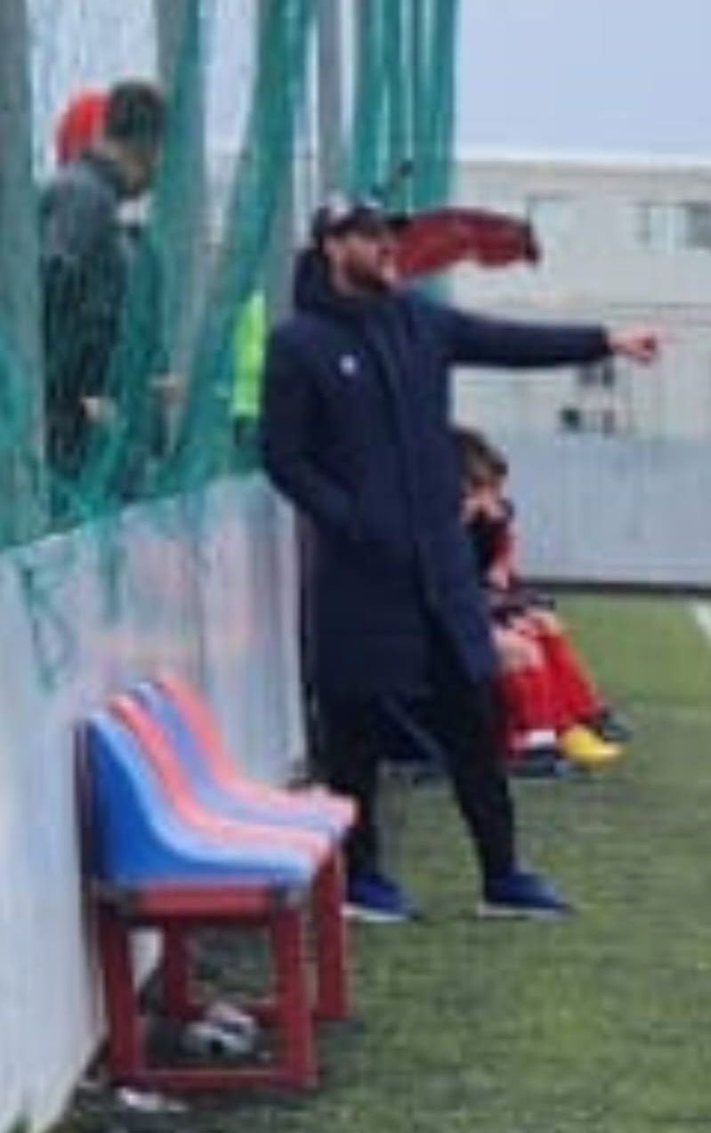 Marian Botea, antrenorul secund de la CSA Steaua U12, în rolul de principal al echipei fără ca „principalul” din acte Sorin Popescu să fie pe bancă