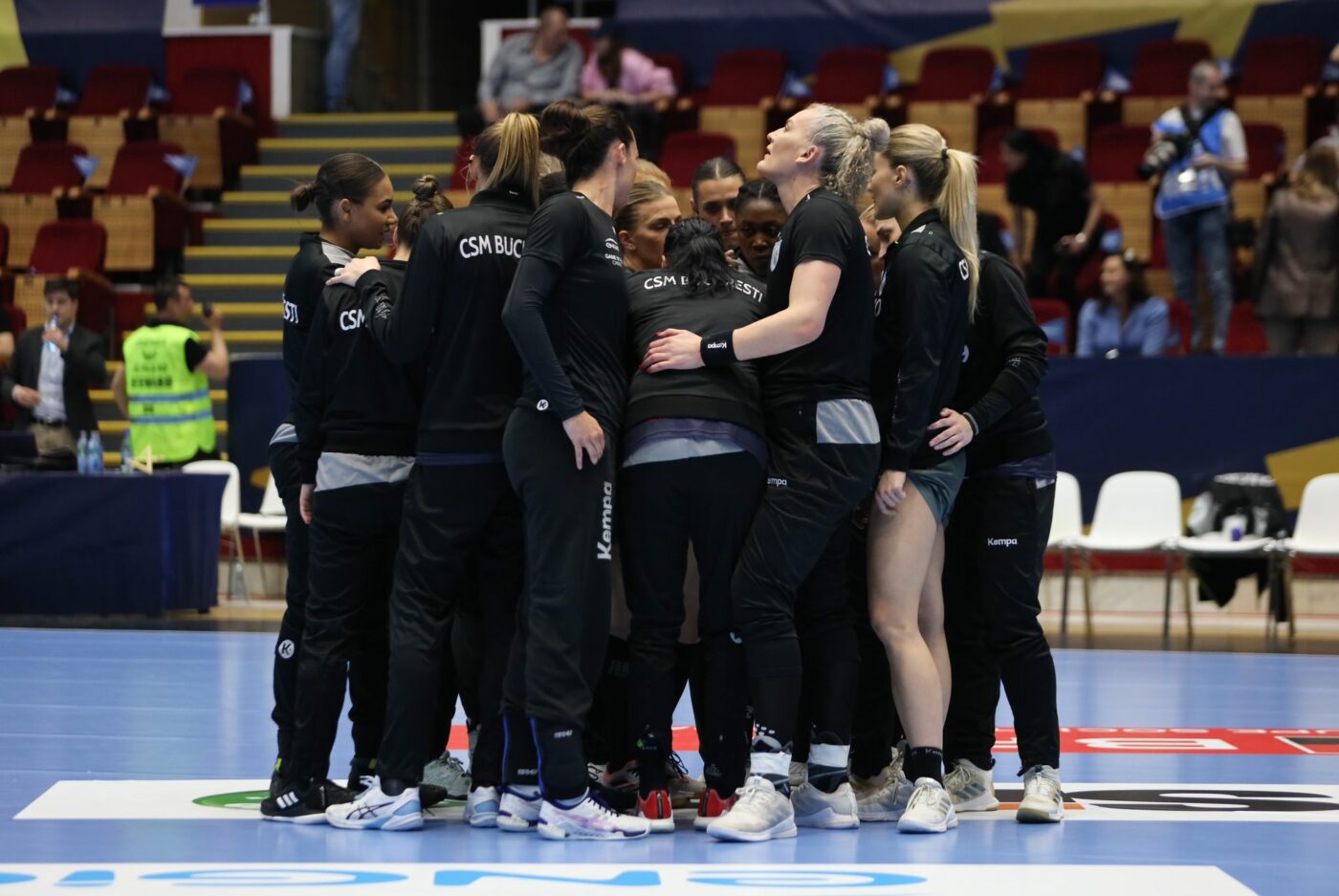 CSM București – Esbjerg 16-14, Live Video Online în returul sferturilor de finală din Liga Campionilor | Moment special în Sala Polivalentă, cu Belodedici și Duckadam în prim-plan!