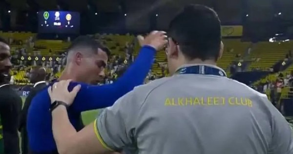 Cristiano Ronaldo, gest urât și un nou scandal în Arabia Saudită: l-a împins pe un jucător care venise să facă o poză cu el | VIDEO