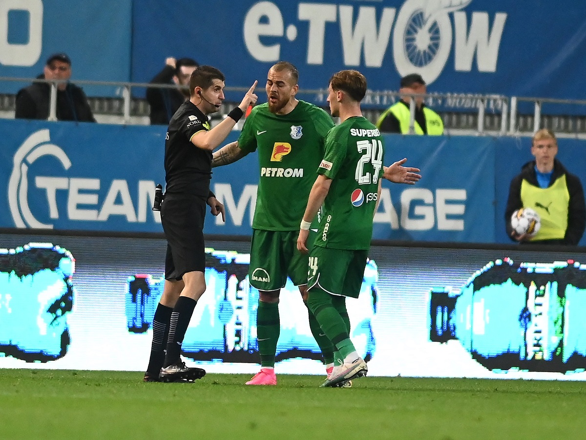 Explicația absolut ireală pe care Denis Alibec a dat-o după ce a luat cartonaș roșu în Universitatea Craiova – Farul 1-1! Așa motiv nu s-a mai auzit în istoria fotbalului: „De asta mi-a alunecat cotul”