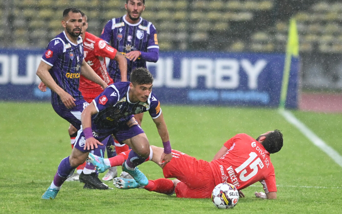 FC Argeș – UTA Arad 2-2, în etapa a 7-a a play-out-ului din Superliga | Piteștenii scot un punct în minutul 90+14, după un meci tensionat