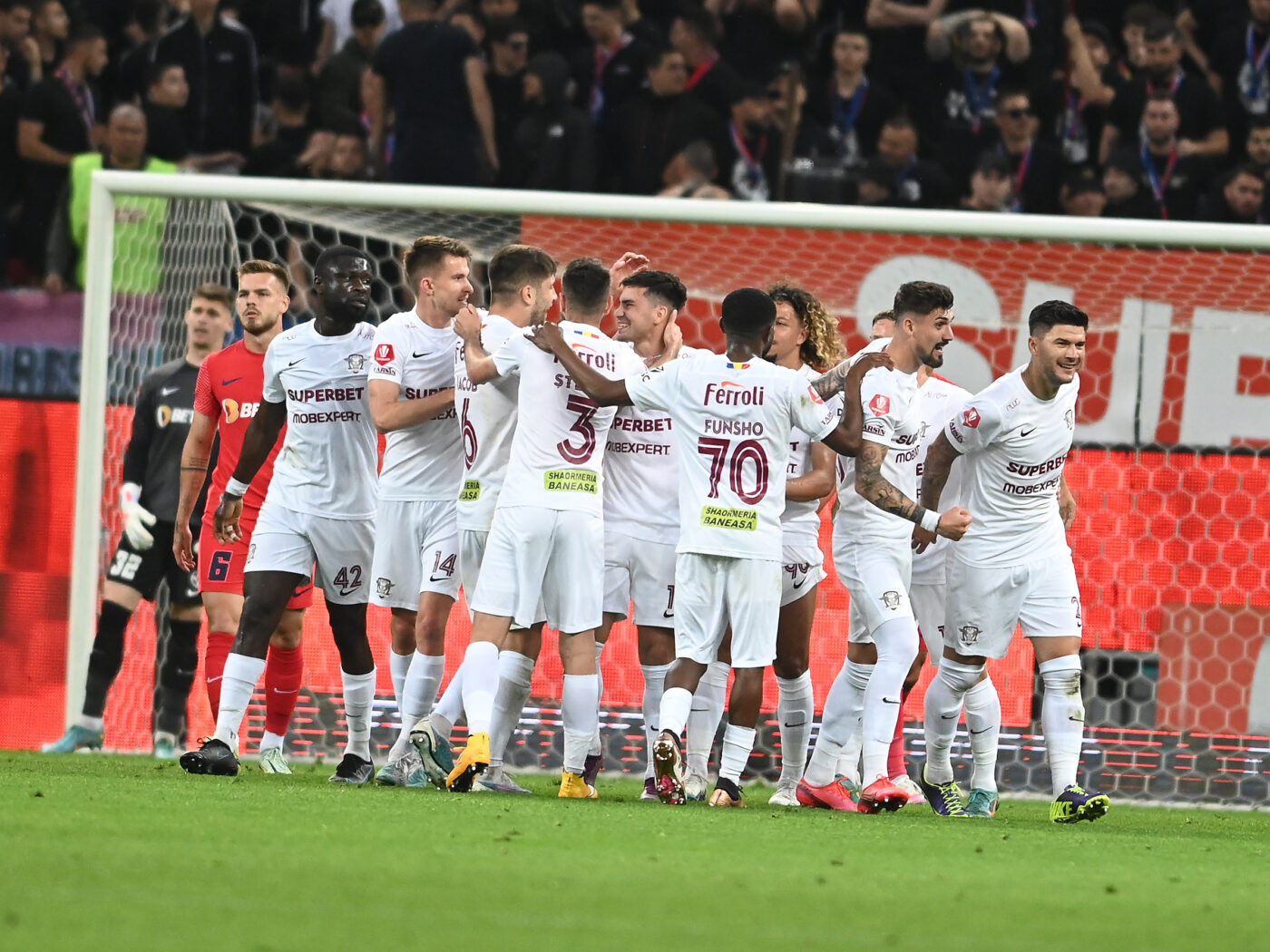 Umilință absolută pe Arena Națională! Rapid a dat de pământ cu rivala FCSB și a marcat de trei ori în primele 26 de minute