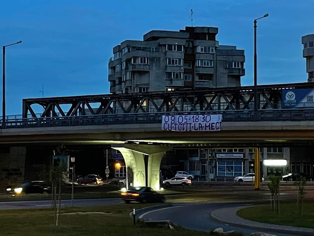 Fanii au împânzit orașul cu mesaje pentru finala din play-out, FC Argeș – UTA Arad! Mobilizare generală pentru salvarea de la retrogradare din Superliga | FOTO