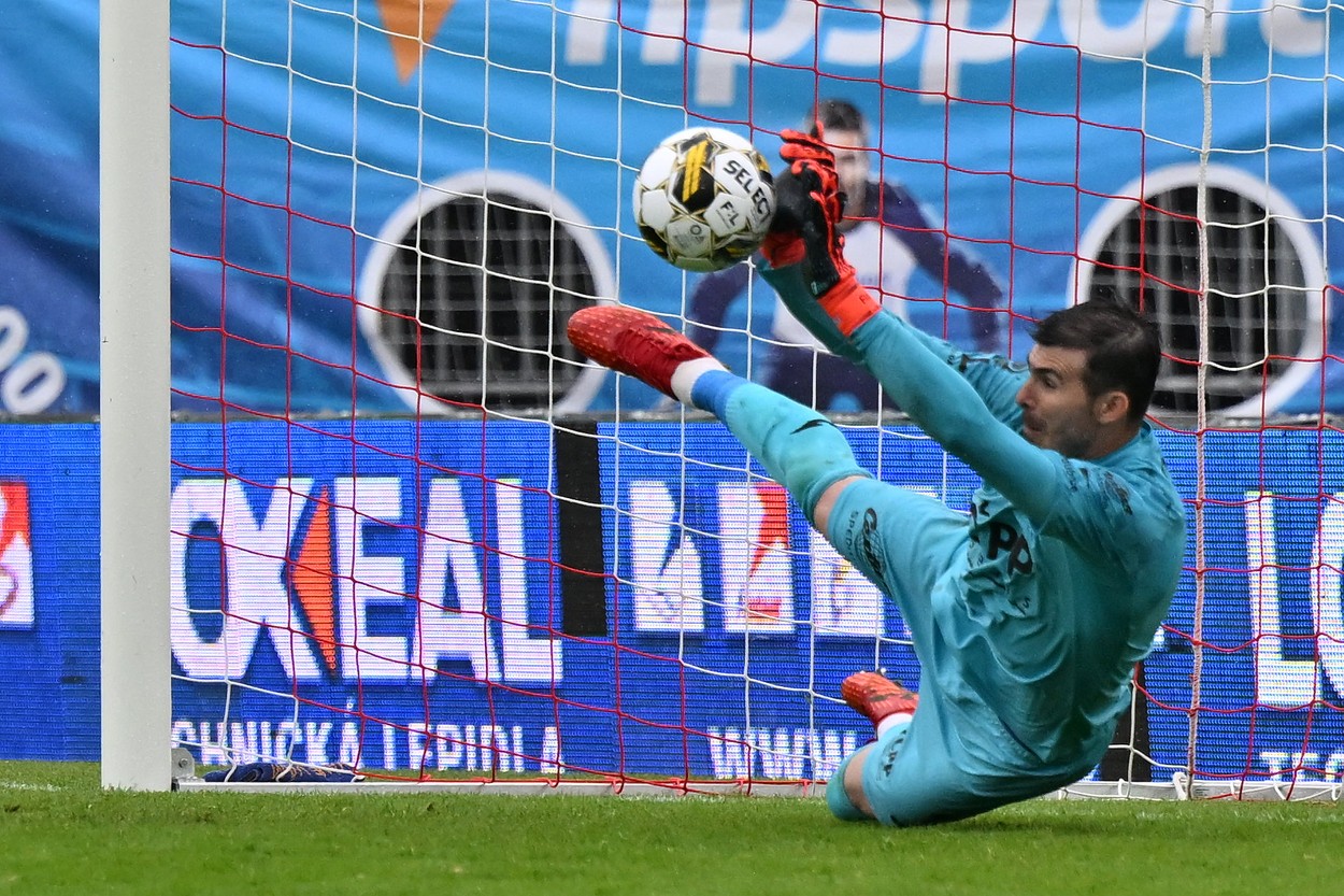 Florin Niță, eroul zilei în fotbalul european! Portarul lui Pardubice a apărat două penalty-uri în victoria cu Brno | VIDEO
