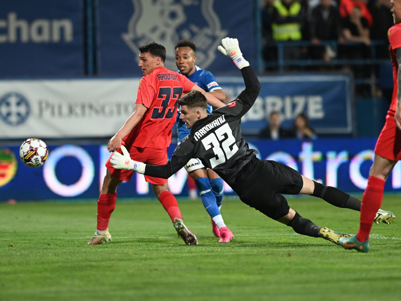 OFICIAL | Farul Constanța a cedat încă un fotbalist! „Călăul” celor de la FCSB din meciul care a decis campioana pleacă în Grecia