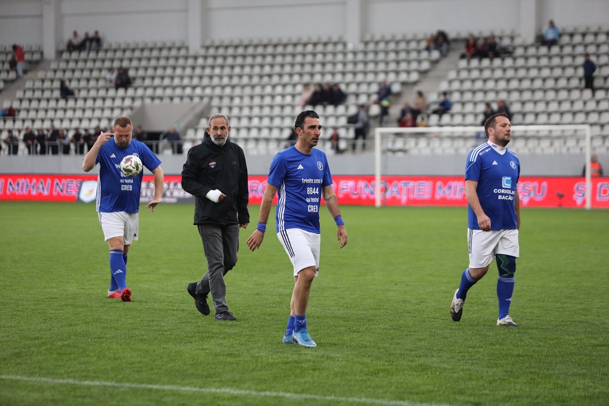 Gala „Mihai Neșu”, organizată de AFAN și FIFPro Europe! Nume uriașe se duelează în meciul demonstrativ, care este arbitrat de Ovidiu Hațegan! Elias Charalambous a fost ridiculizat de Dică și a lovit bara în interval de doar câteva minute!