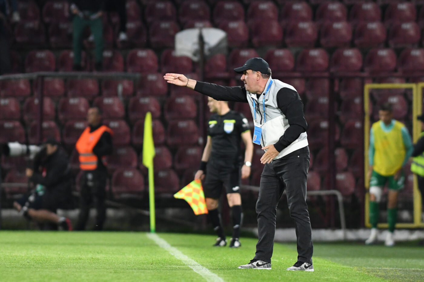 Gică Hagi, șocat de Dan Petrescu, colegul său din Generația de Aur, după CFR – Farul 1-2! Așa ceva nu s-a mai văzut în fotbalul românesc în istorie: „Regele”, siderat de reacția grosolană a „Bursucului”