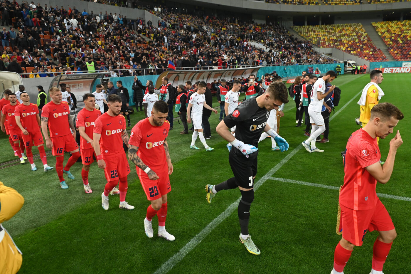 Gigi Becali a anunțat primele de obiectiv! Surpriză mare: de ce nu încasează jucătorii de la FCSB niciun leu dacă vor cuceri titlul. „Nici 5 bani. Doar așa iei primă la mine”