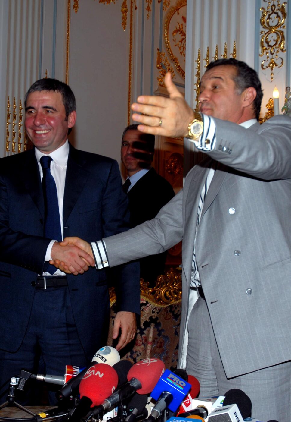 Gigi Becali pregătește în secret o „vărsare de sânge” și împotriva lui Gică Hagi, pe modelul cu Mihai Rotaru și transferul lui Alexandru Băluță? Patronul FCSB a luat decizia finală legată de Louis Munteanu: „Atunci am discutat cu agentul lui”