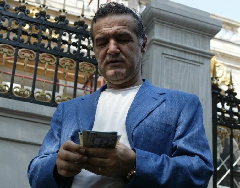 Gigi Becali, vestea momentului pentru fanii FCSB: nu mai vinde echipa! Pregăteşte o investiție colosală, în transferuri: „Mă ține ca o mreajă, în lacăt! Bag 10 milioane de euro!”