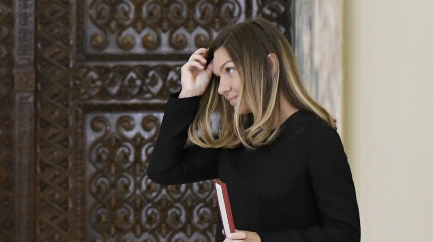 Răzvan Lucescu îi ia apărarea Simonei Halep în scandalul dopajului: „Mi se pare o situație tâmpită”. Comparația pe care o face cu „dosarul Guardiola” | VIDEO EXCLUSIV