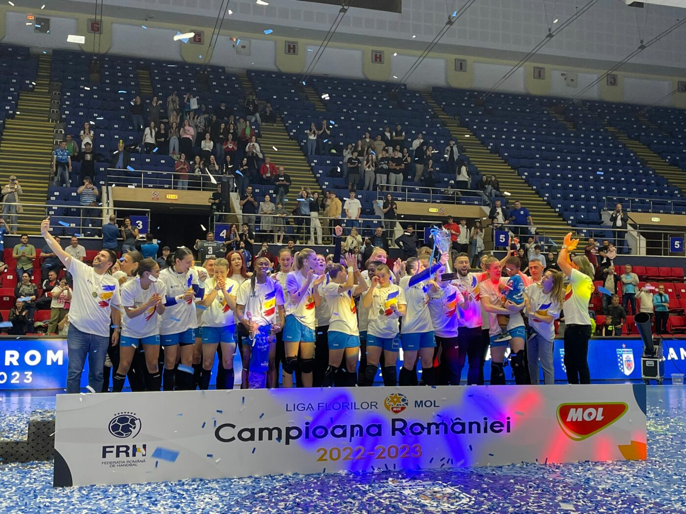 Jucătoarele de la CSM București și-au primit medaliile de campioane după victoria cu CSM Slatina din Liga Florilor, 31-21! După triumf, Cristina Neagu și-a dezvăluit marele vis: „Îmi doresc mult”
