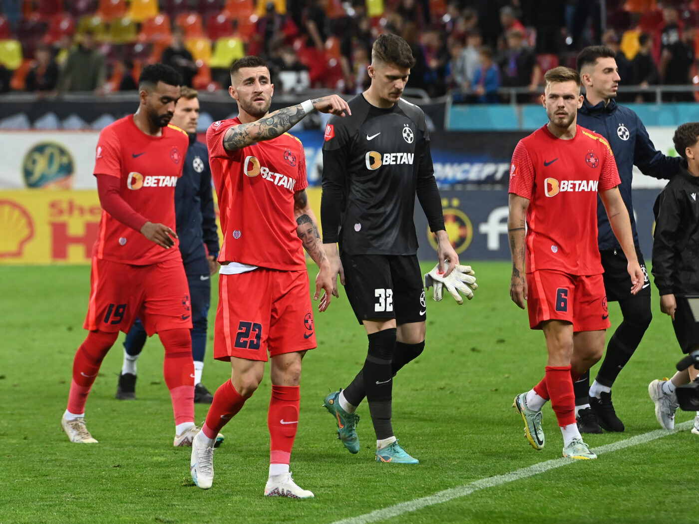 Jucătorii lui Gigi Becali, puși la punct după înfrângerea cu Rapid. „Te satisface să reușești să umilești FCSB! Nu e o scuză că ai pierdut titlul!”
