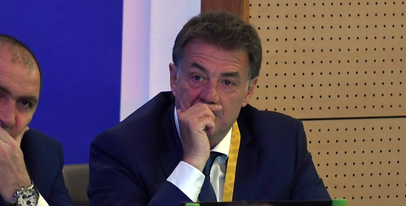 Kyros Vassaras, distrus în direct: „Ne vinde gogoși, ne ia de proști!” / „Se uită în cont dacă i-a intrat leafa și nu face nimic!” | VIDEO EXCLUSIV ProSport Live