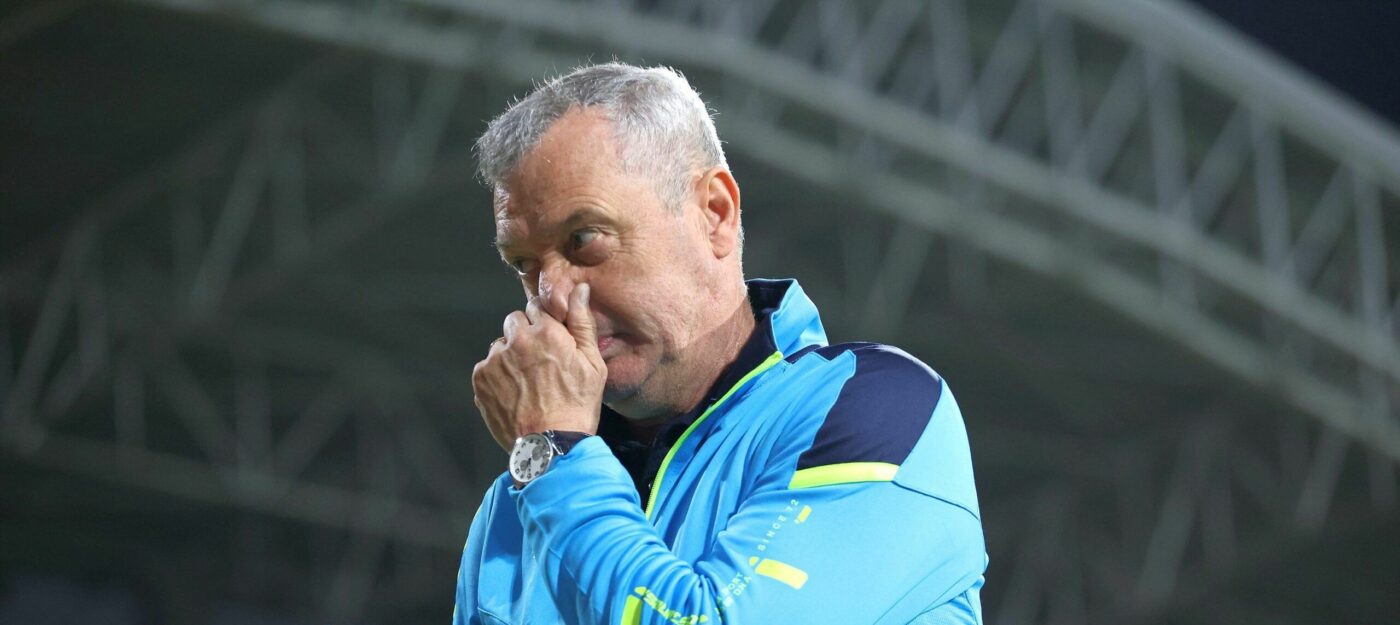 La ce jucător a renunțat Mircea Rednic înainte de barajul dintre UTA și Gloria Buzău! Ce fost golgheter al arădenilor revine la echipă!