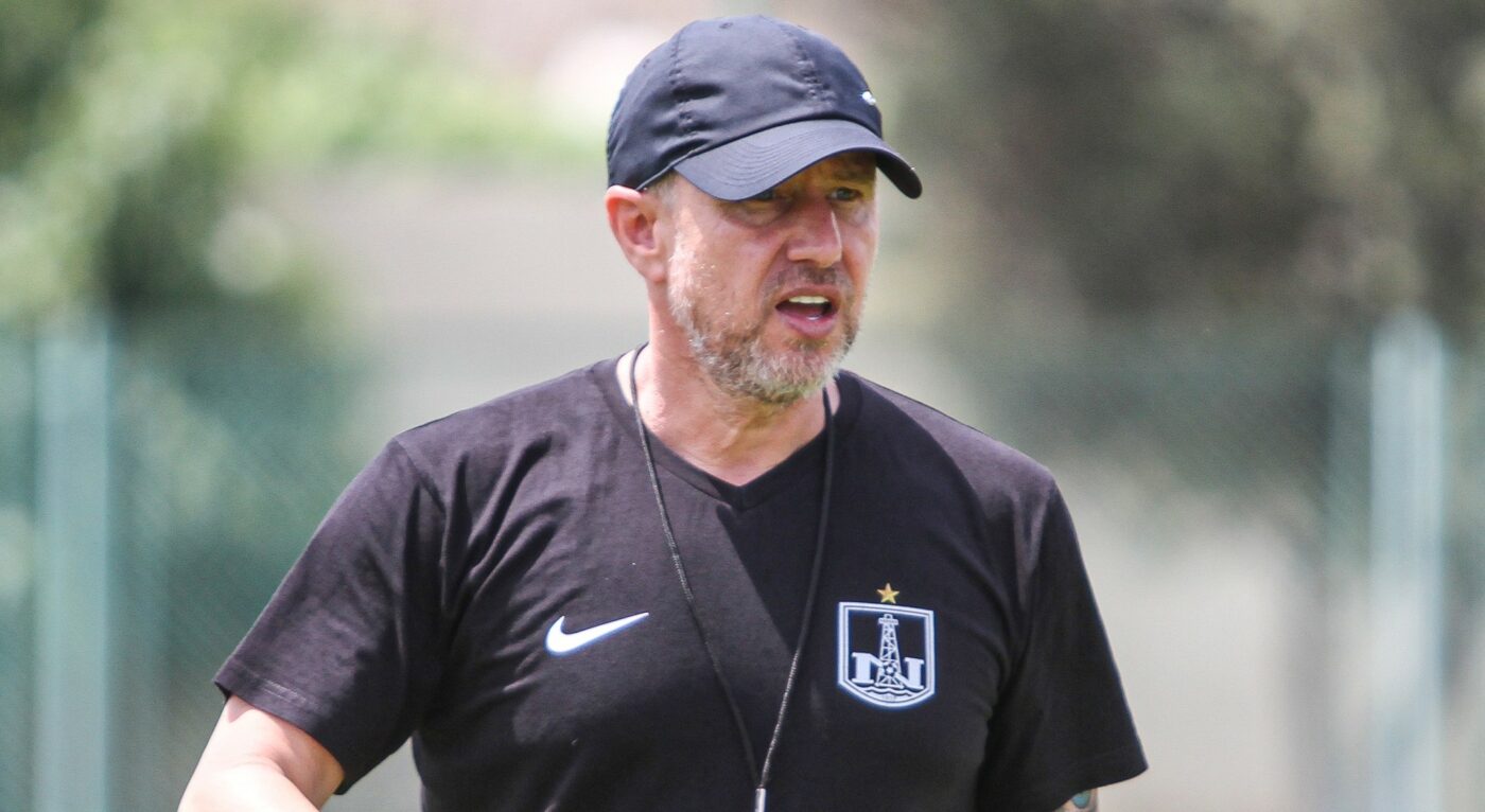 Laurențiu Reghecampf a fost dat afară de la Neftchi Baku! Clubul azer a făcut anunțul oficial