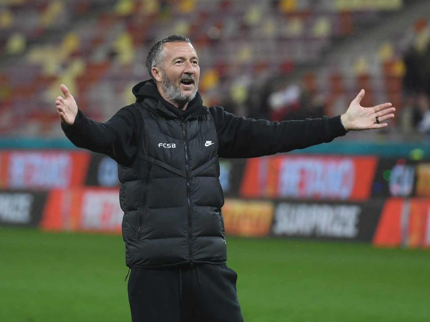 Mihai Stoica a răbufnit înaintea duelului decisiv dintre Farul și FCSB. „Poate știu ei ceva și eu nu am auzit!” Îi atacă pe fanii echipei lui Gică Hagi. „Așa-s ultrașii de la țară!”