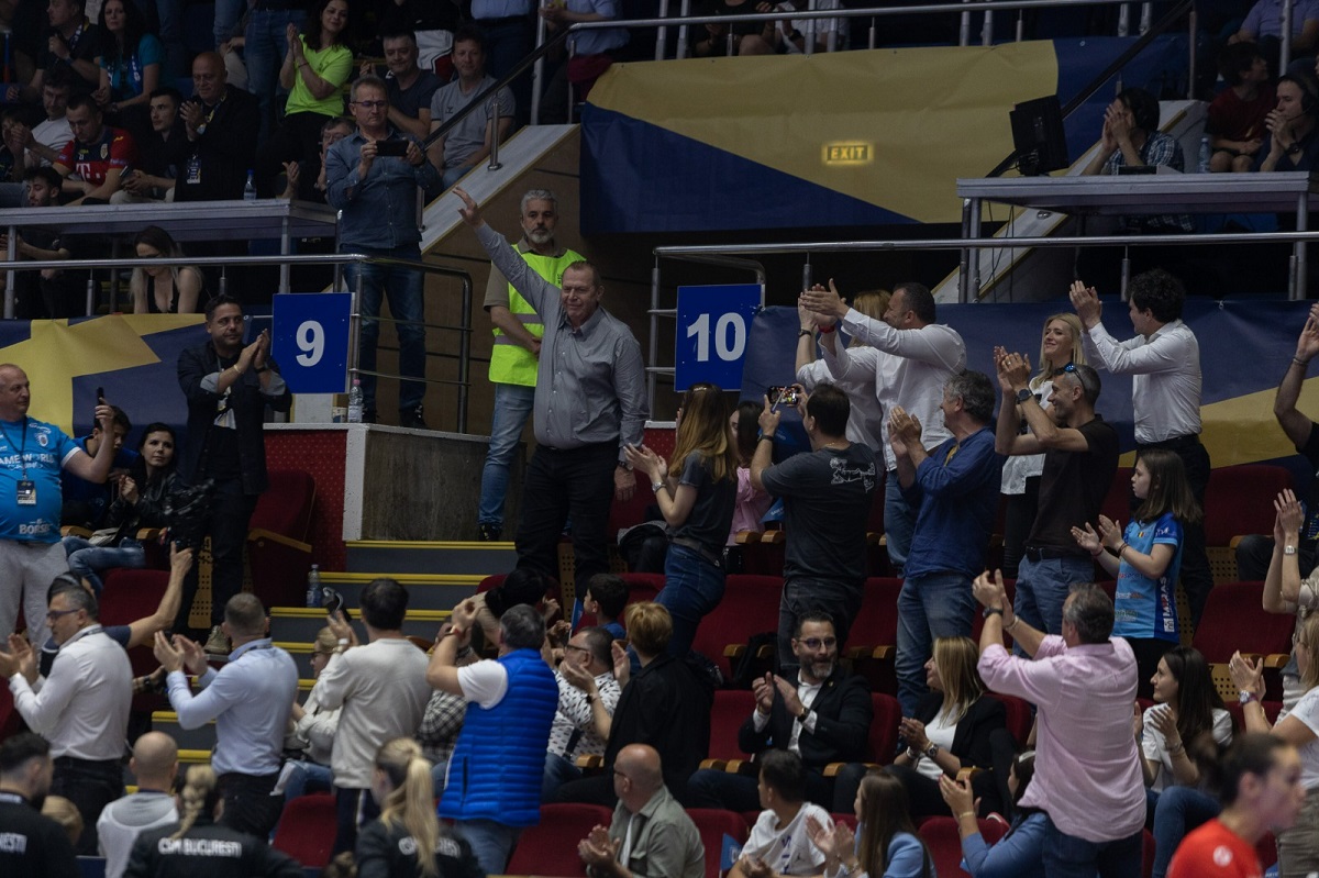 Moment special în Sala Polivalentă, la meciul CSM București – Esbjerg, cu Helmut Duckadam și Miodrag Belodedici în prim-plan!