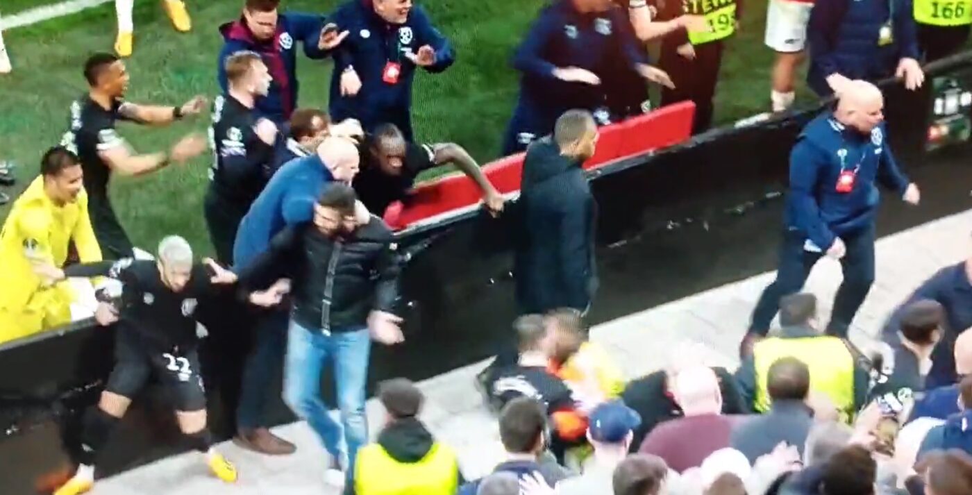 Scene absolut ireale în Alkmaar – West Ham United! Jucătorii „ciocănarilor” au sărit la bătaie cu stewarzii olandezi, după ce rudele lor au fost agresate în tribune de fanii lui AZ! | VIDEO