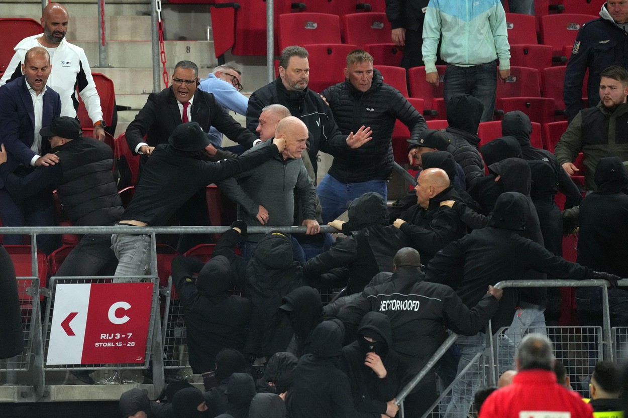Povestea lui Knollsy, ultrasul-erou al lui West Ham, care la 58 de ani s-a bătut de unul singur cu huliganii lui AZ Alkmaar şi a protejat familiile fotbaliştilor „ciocănarilor”. A fost primit ca un zeu la Londra | SPECIAL