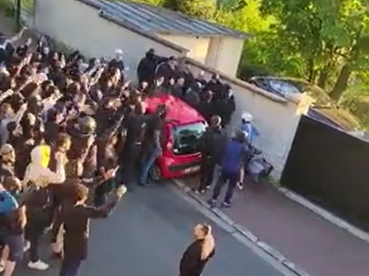 Revoluție la Paris, după ultimele evenimente care l-au avut în prim-plan pe Lionel Messi! Fanii lui PSG au ieșit în stradă: „Ne-am săturat de mercenari!”. Nimeni nu a scăpat de furia lor | VIDEO