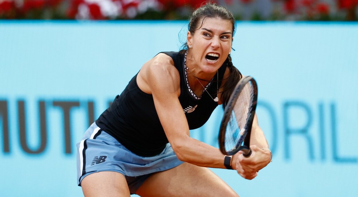 Sorana Cîrstea, prima reacție după ce a făcut scandal la Roma şi a strigat că terenul e „de rahat”! Ce a scris românca după a fost eliminată şi are acum mai mult timp pentru iubitul Ion Ion Țiriac