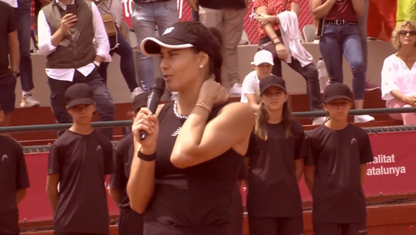 Sorana Cîrstea a cucerit pe toată lumea la festivitatea de premiere de la Catalonia Open! Discurs superb în limba spaniolă al campioanei: „Noi, românii, suntem foarte uniți în afara țării!” VIDEO