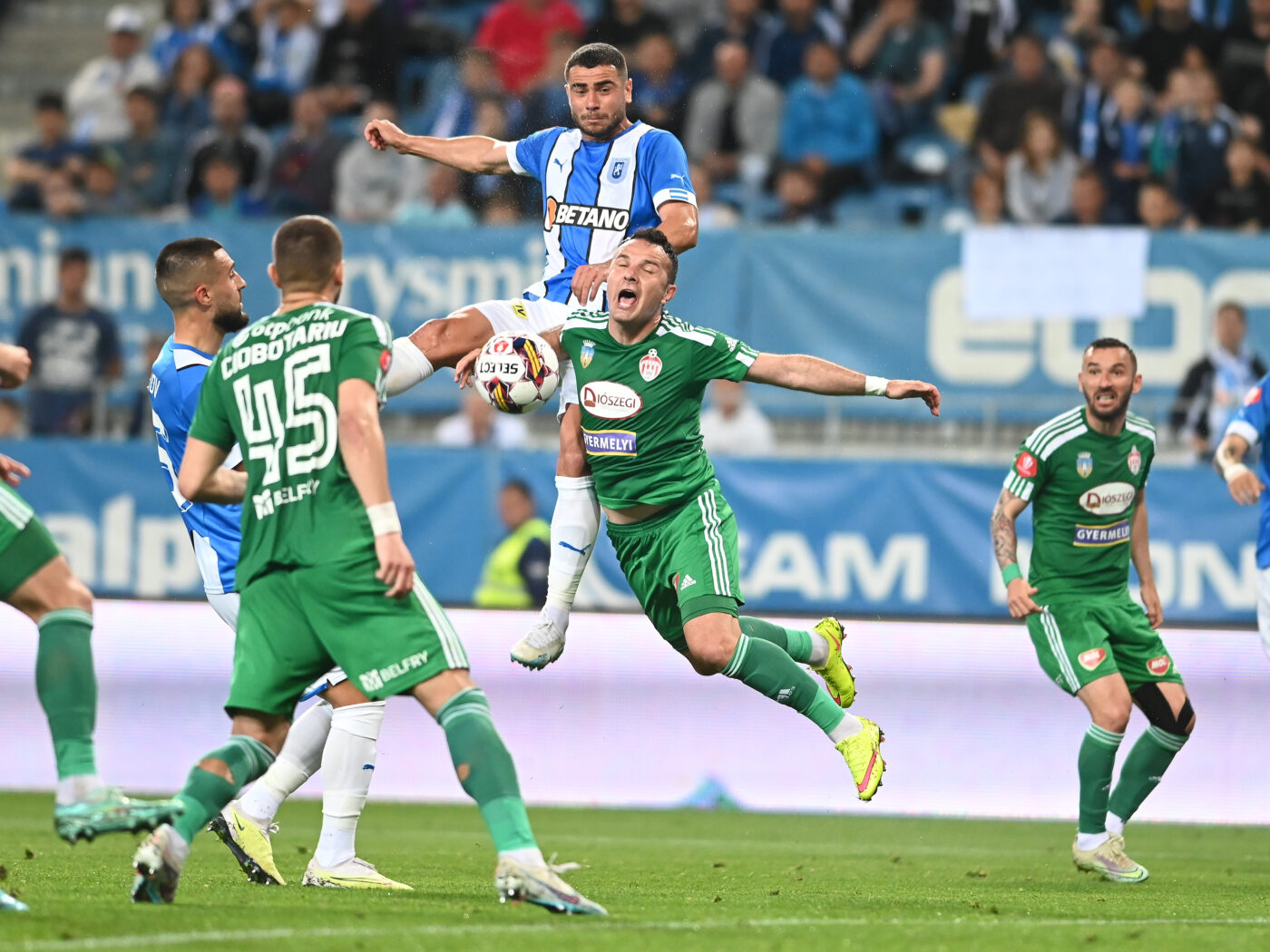 CFR Cluj – Farul 1-2 și Universitatea Craiova – Sepsi 0-1. Echipa lui Dan Petrescu prinde barajul de Conference League! Oltenii ratează prezența în cupele europene