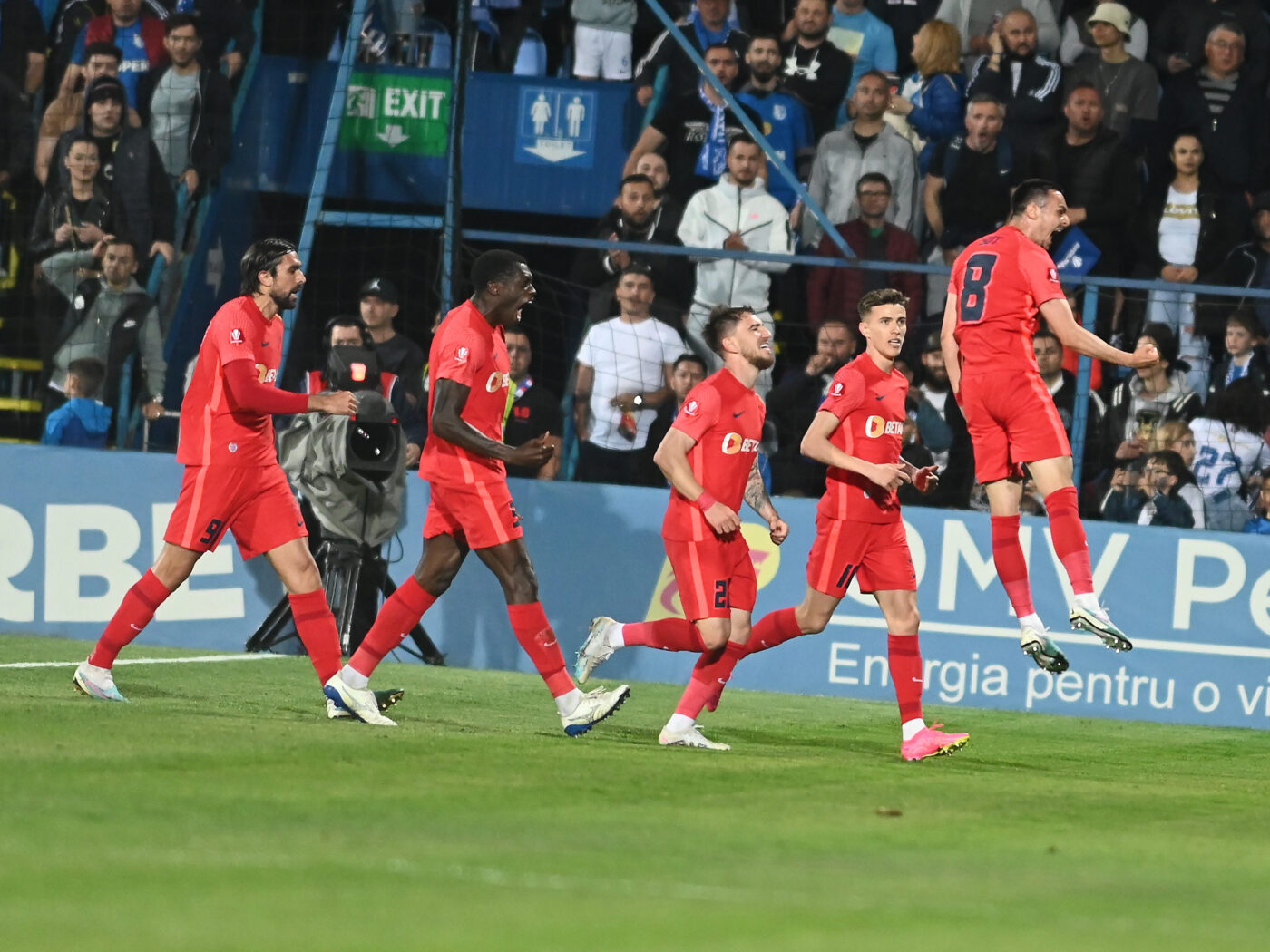 Un titular cu 45 de meciuri jucate pentru FCSB în acest sezon, desființat în direct, la TV: „Nu am mai văzut așa ceva, se vede că nu știe!”