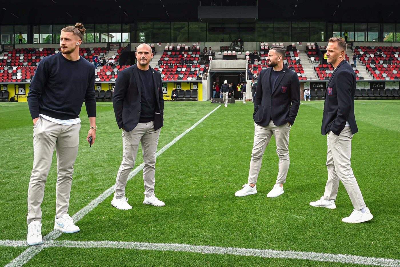 Viitorul lui Radu Drăgușin se poate stabili în această săptămână! Câte oferte are pe masă fundașul naționalei României și ce are de gând Genoa | EXCLUSIV