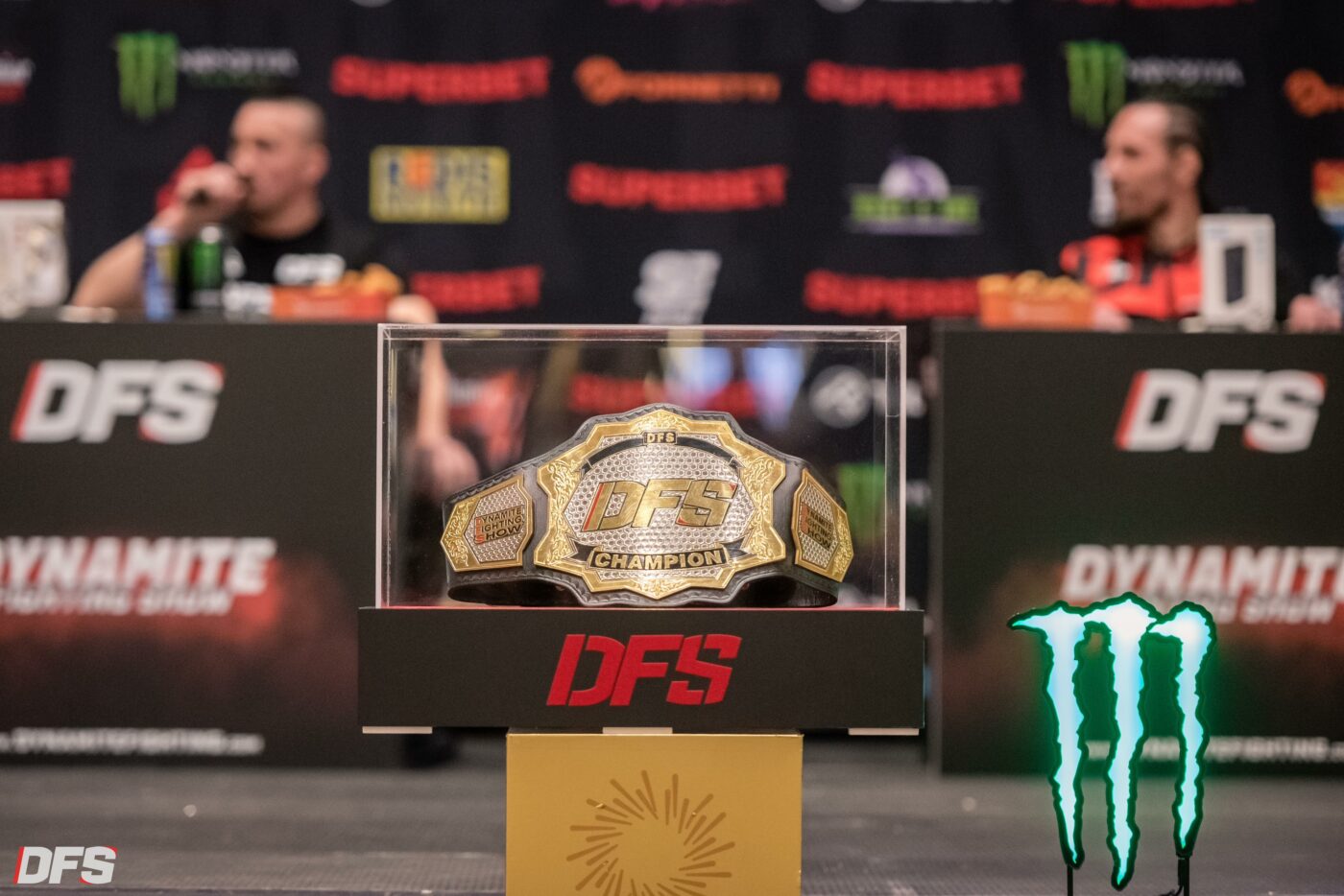 Sportivii se întâlnesc la mall cu fanii înaintea galei Cod Roșu la Buzău! Se anunță spectacol la Dynamite Fighting Show | SPECIAL