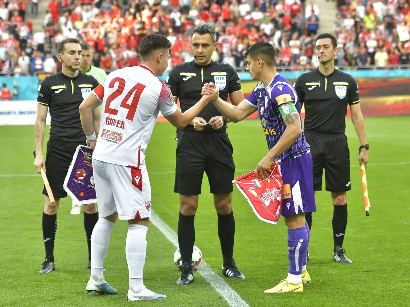 Scandal monstru la FC Argeș: sponsorul a intrat peste jucători în vestiar și a declanșat Jihadul. A urlat și i-a făcut praf după rușinea cu Dinamo. „E adevărat că am țipat la ei!” Ce condiție pune primarului ca să mai continue de la vară! | EXCLUSIV