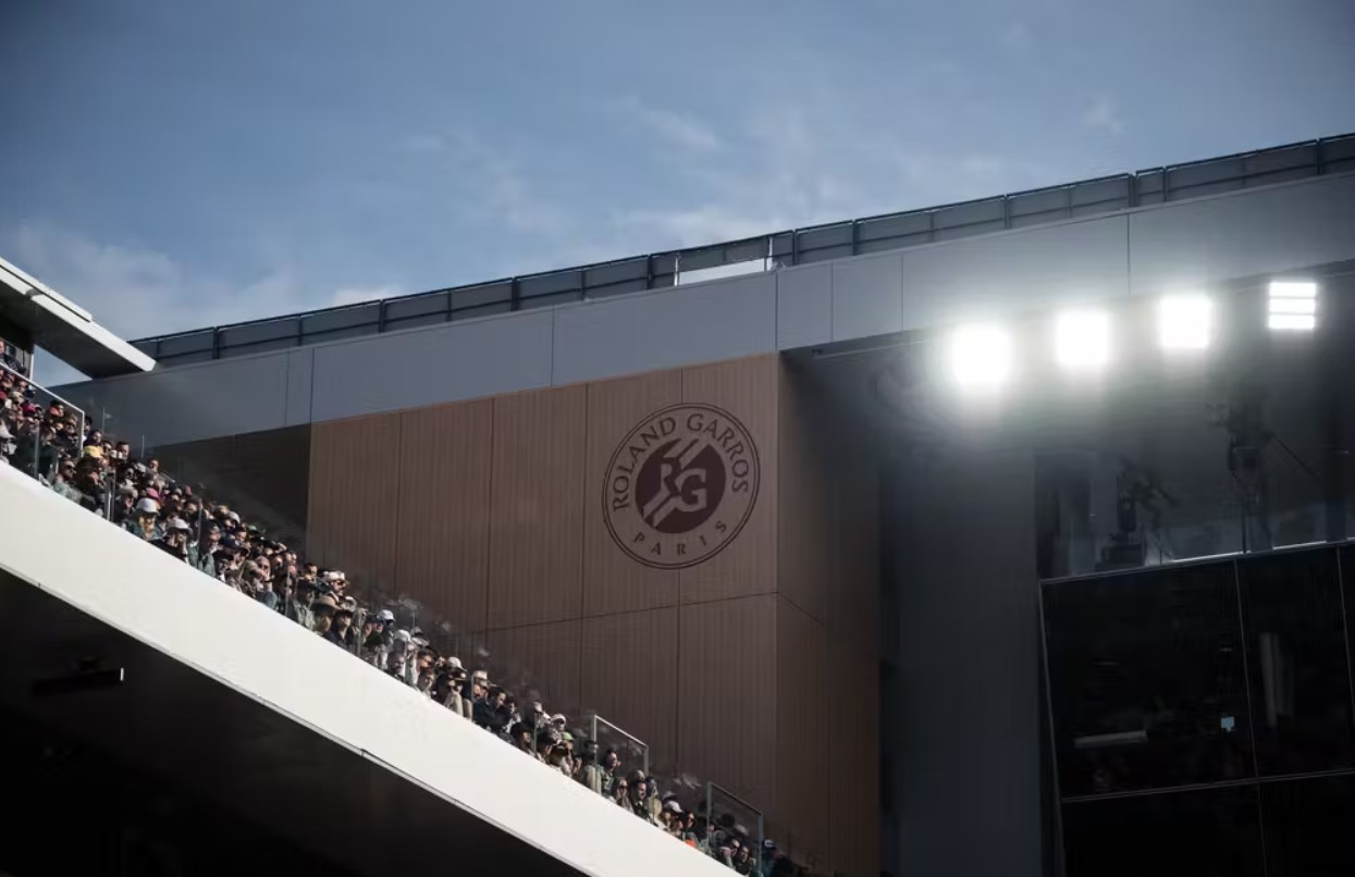 ADVERTORIAL | Carlos Alcaraz și Iga Swiatek, principalii favoriți la Roland Garros 2023