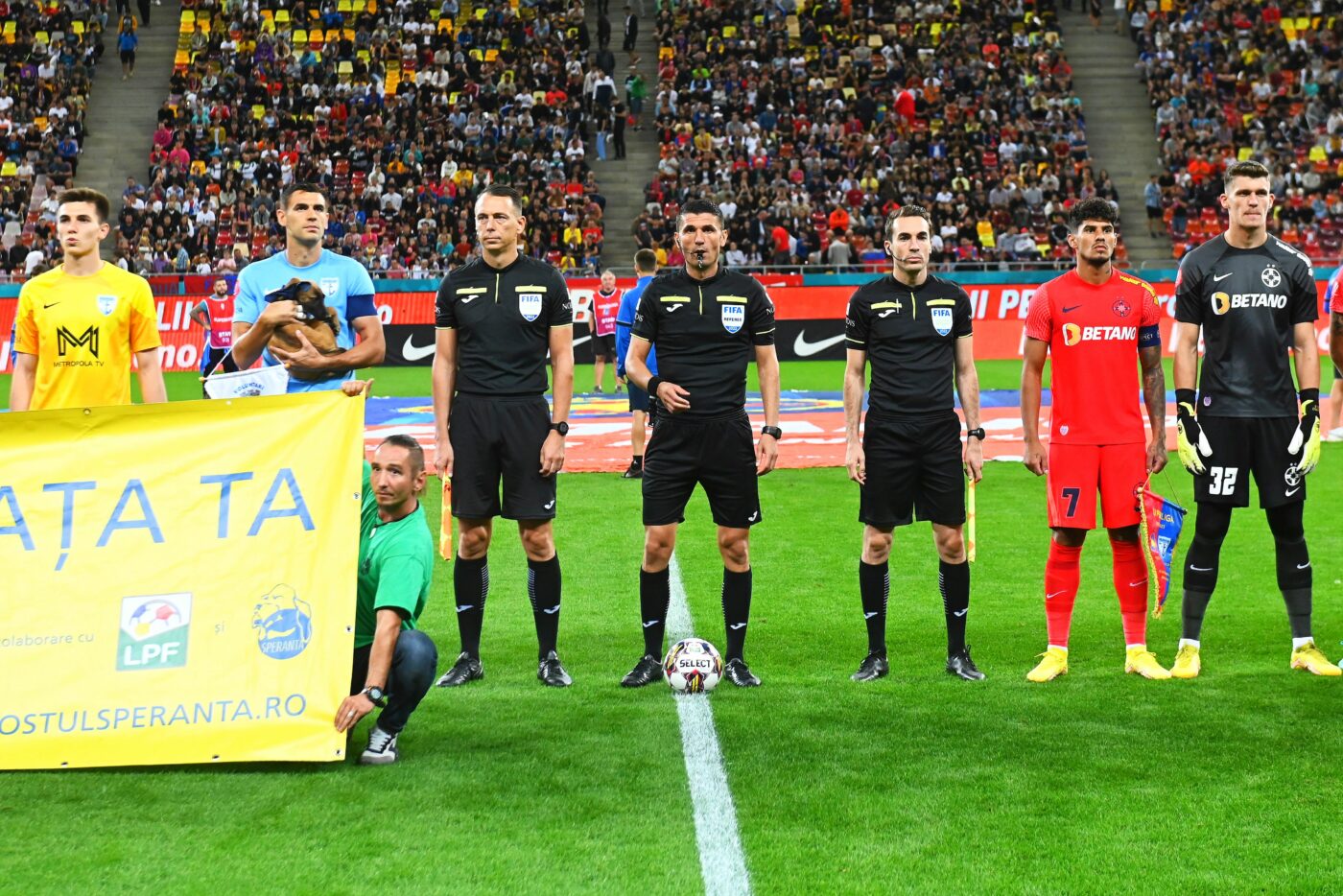 Știm arbitrul de la derby-ul Craiova – FCSB! Același meci în Bănie, acum aproape 4 ani, l-a scos din sărite pe Gigi Becali: „Să-i dăm un leu albastru. Băi, unde te trezești, mă?”. EXCLUSIV