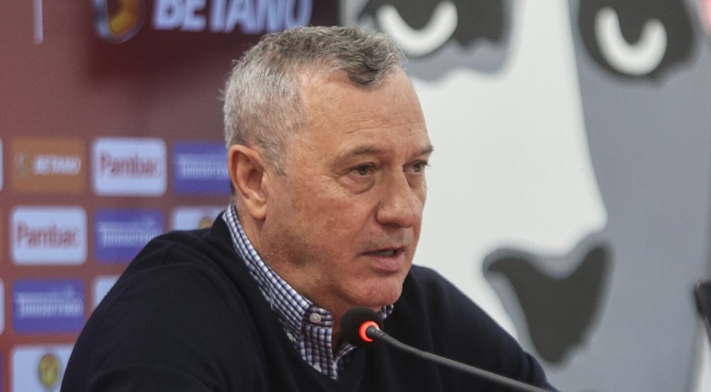 Zvon în Superliga: UTA se desparte de Mircea Rednic, indiferent de rezultatul de la baraj! Antrenorul, dar și finanațorul Alexandru Meszar demontează scenariul: „Am contract beton, până în 2024!” + „Nu l-am adus pentru trei etape”. Care e singura „necunoscută” | EXCLUSIV