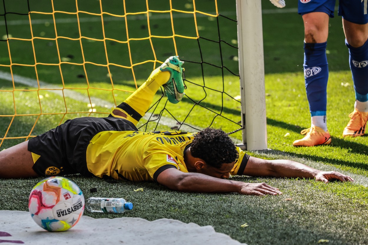 Final de infarct în Bundesliga! Borussia Dortmund s-a încurcat acasă cu o echipă care avea 4 înfrângeri consecutive, Bayern a luat titlul cu un gol marcat în minutul 89!
