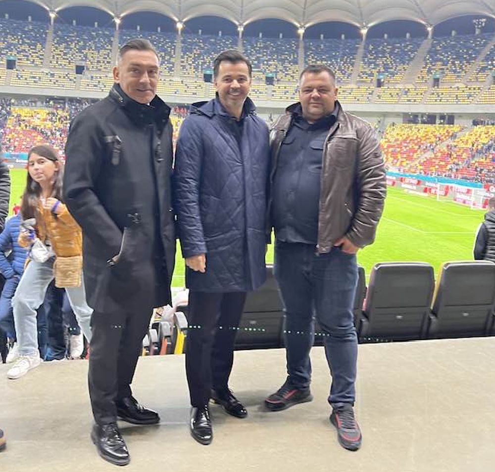 Milionarul care vrea să investească la Dinamo a fost prezent, în tribună, la meciul cu Rapid. Ilie Dumitrescu i-a „tradus” meciul fază cu fază | FOTO EXCLUSIV