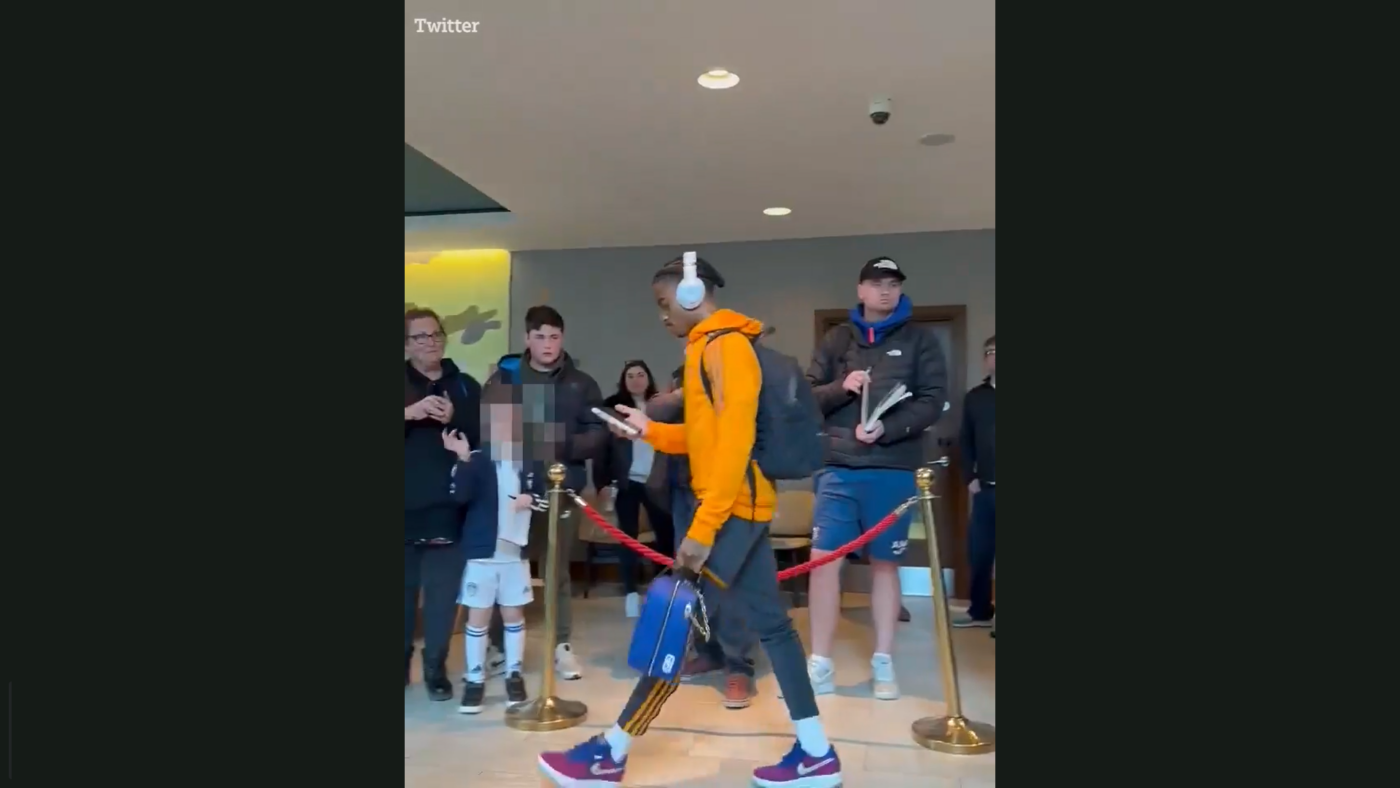 Un copil, umilit de vedetele echipei! Clubul a reacționat imediat după ce a văzut cum fanul este ignorat de fotbaliștii îmbuibați cu milioane de euro | VIDEO